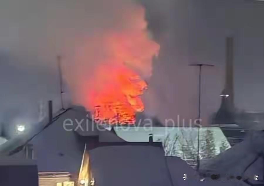 乌克兰袭击俄罗斯最大的武器电源生产厂，击中目标后爆炸引发火灾