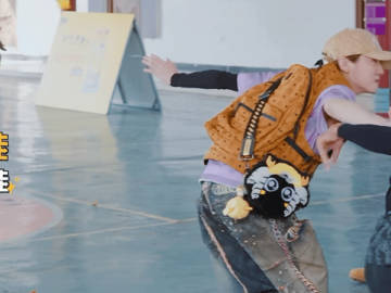 鹿晗孔雀舞好标准鹿晗跳的孔雀舞好标准鹿晗跳的孔雀舞好标准 