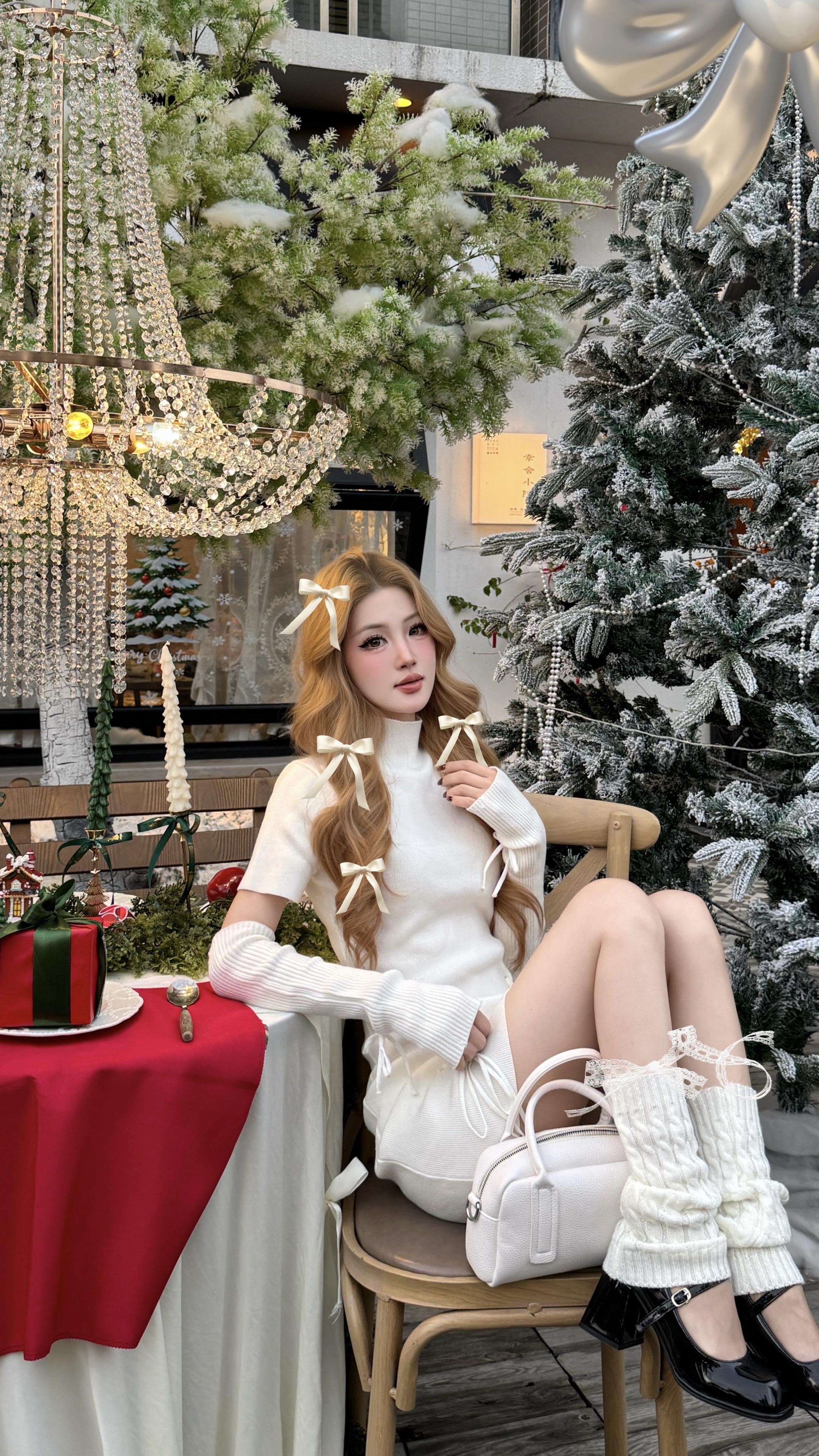 ❄️🤍ྀི𝐂𝐡𝐫𝐢𝐬𝐭𝐦𝐚𝐬 𝐢𝐬 𝐜𝐨?...