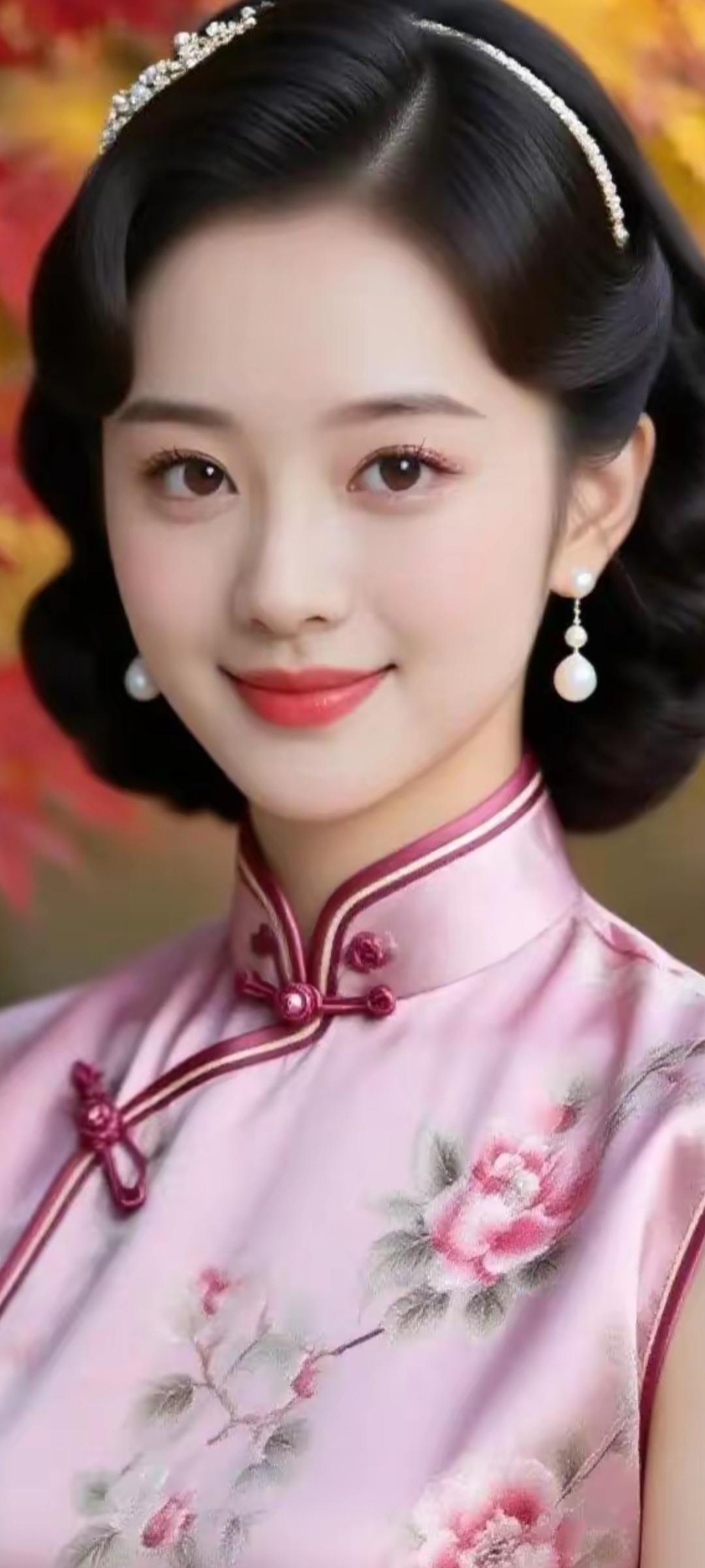 优雅复古风，粉色旗袍，精致妆容，气质满分！