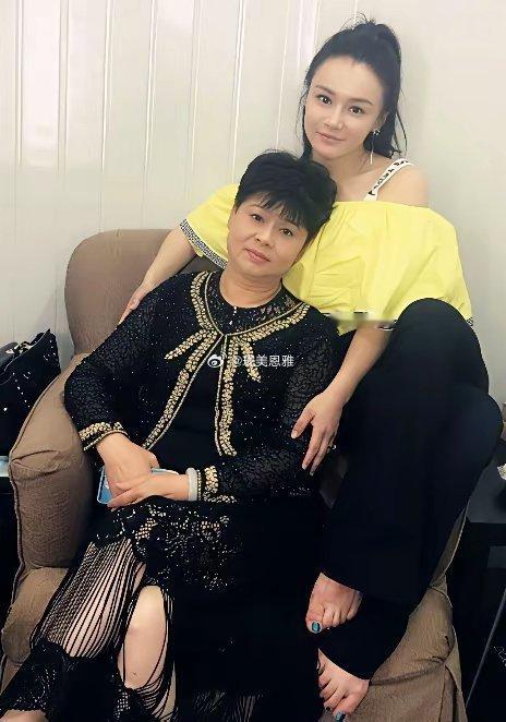 冉莹颖给她母亲找了个好女婿这女婿不仅会赚钱还对她好果然一个女婿半个儿 