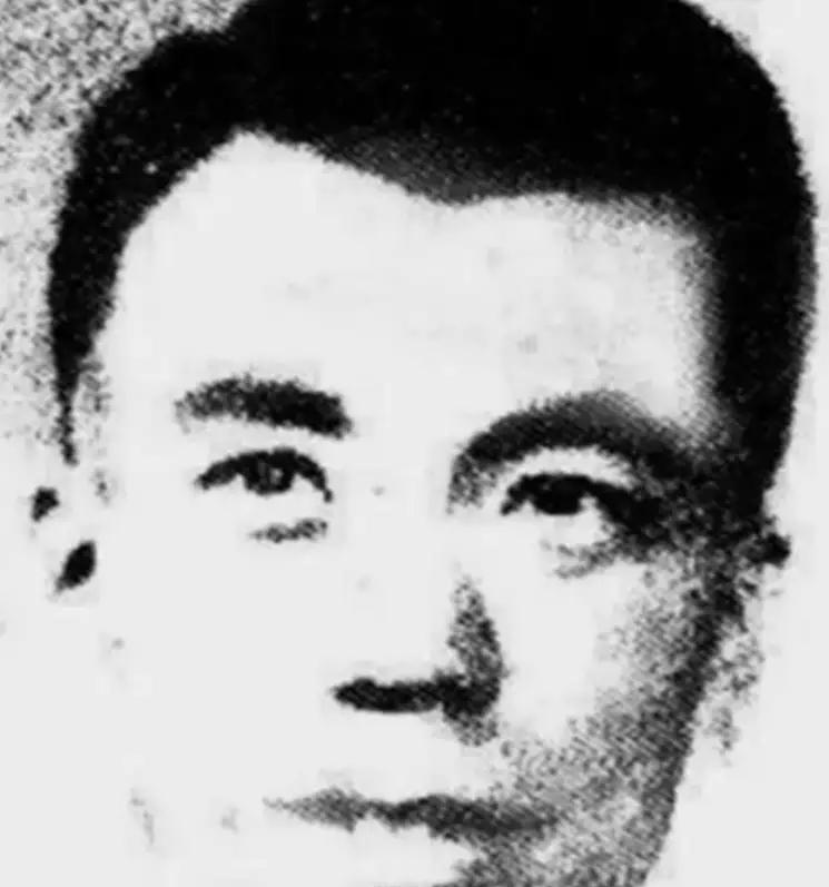 1952年，志愿军战士张文荣被美军俘虏后叛变，经过改造后，张文荣被安排打入志愿军
