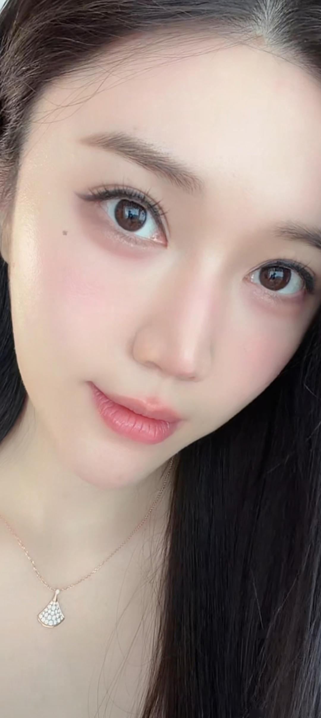 这位小姐姐的妆容好精致！