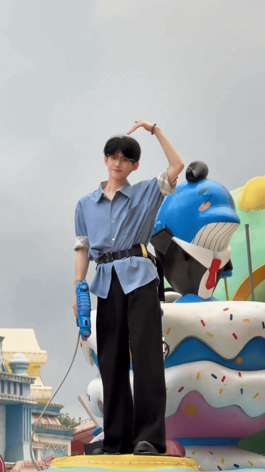 建议音乐节都按照这个标准卷起来音乐节NPC颜值天花板来了！李歪歪、廖健淇、人猿泰