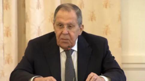 全球都在盯住霍尔木兹的炮火时，俄罗斯突然把65亿美元的军售单子拍到伊朗桌上，直接