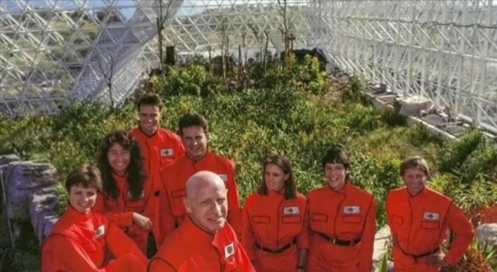 1991年，美国特意做了一个轰动全球的实验，把4男4女关在一起两年，再次打开房门