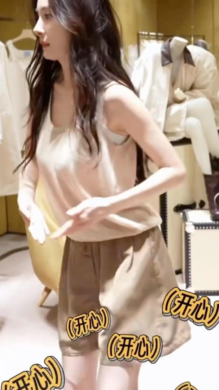 幂姐的pose很妖娆 