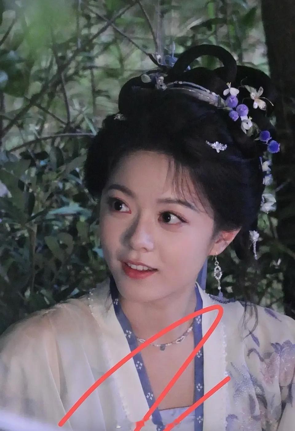 赵今麦一念江南路透，越夜越美丽 ​​​