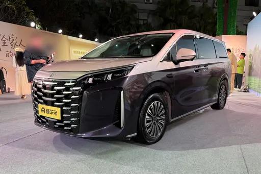 同样二十万出头，买新款夏入门版，还是买二手顶配夏？
 
最近看比亚迪夏，我反而觉