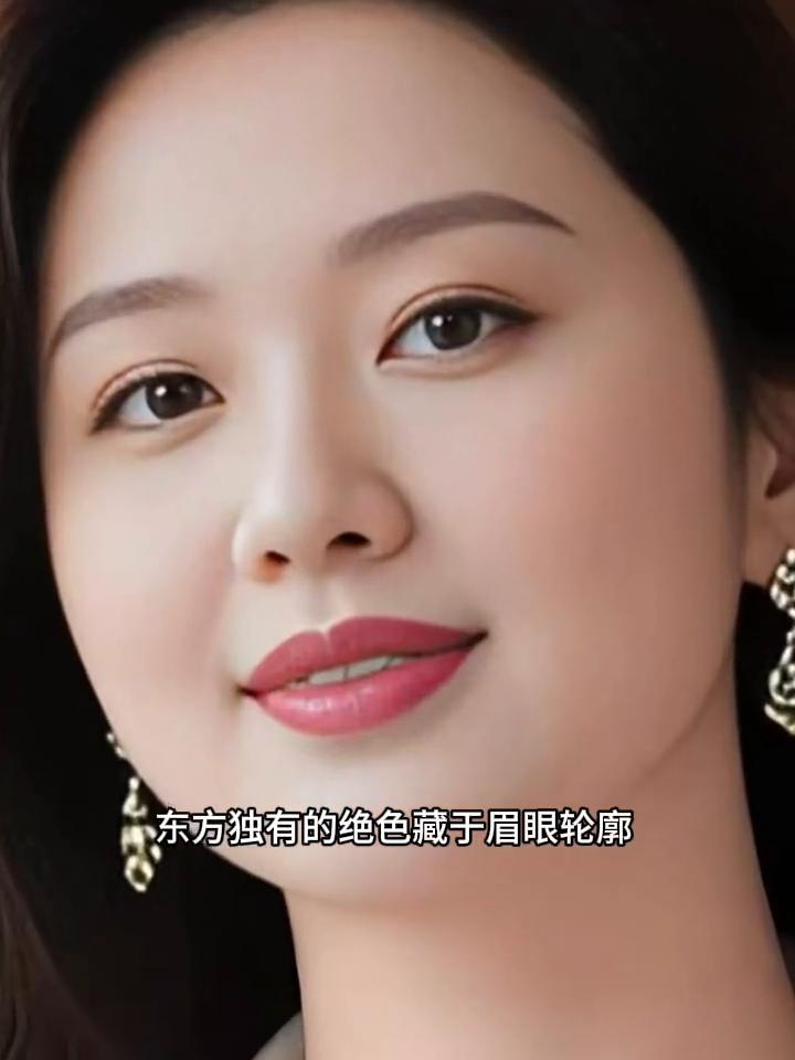 东方独有的角色藏于眉眼轮廓，眉眼动静，即使落笔成诗，双眸轻透似境遇深潭，坠着万千