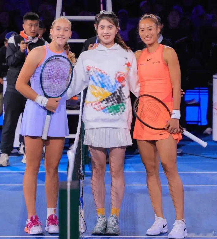 很有趣的组合！🎾👍⭐️⚡️🏊🏻‍♀️ ​​​