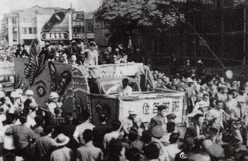 1963年邵氏出品的黄梅调古装歌唱片《梁山伯与祝英台》在台北上映62天，打破中外