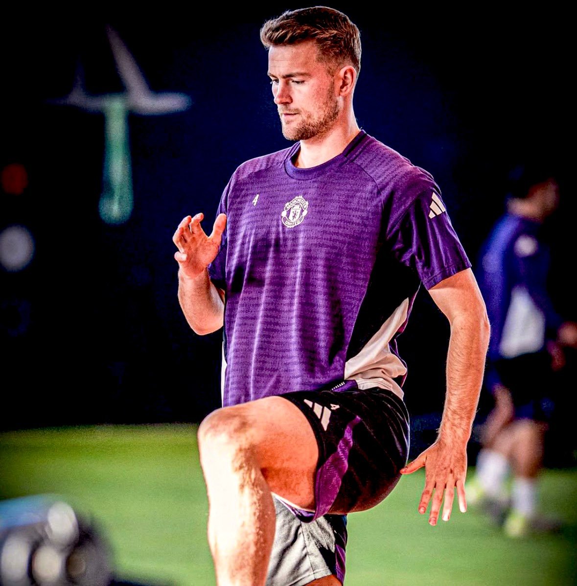 太阳报记者Samuel Luckhurst：德里赫特仍希望本赛季再次为曼联出场。