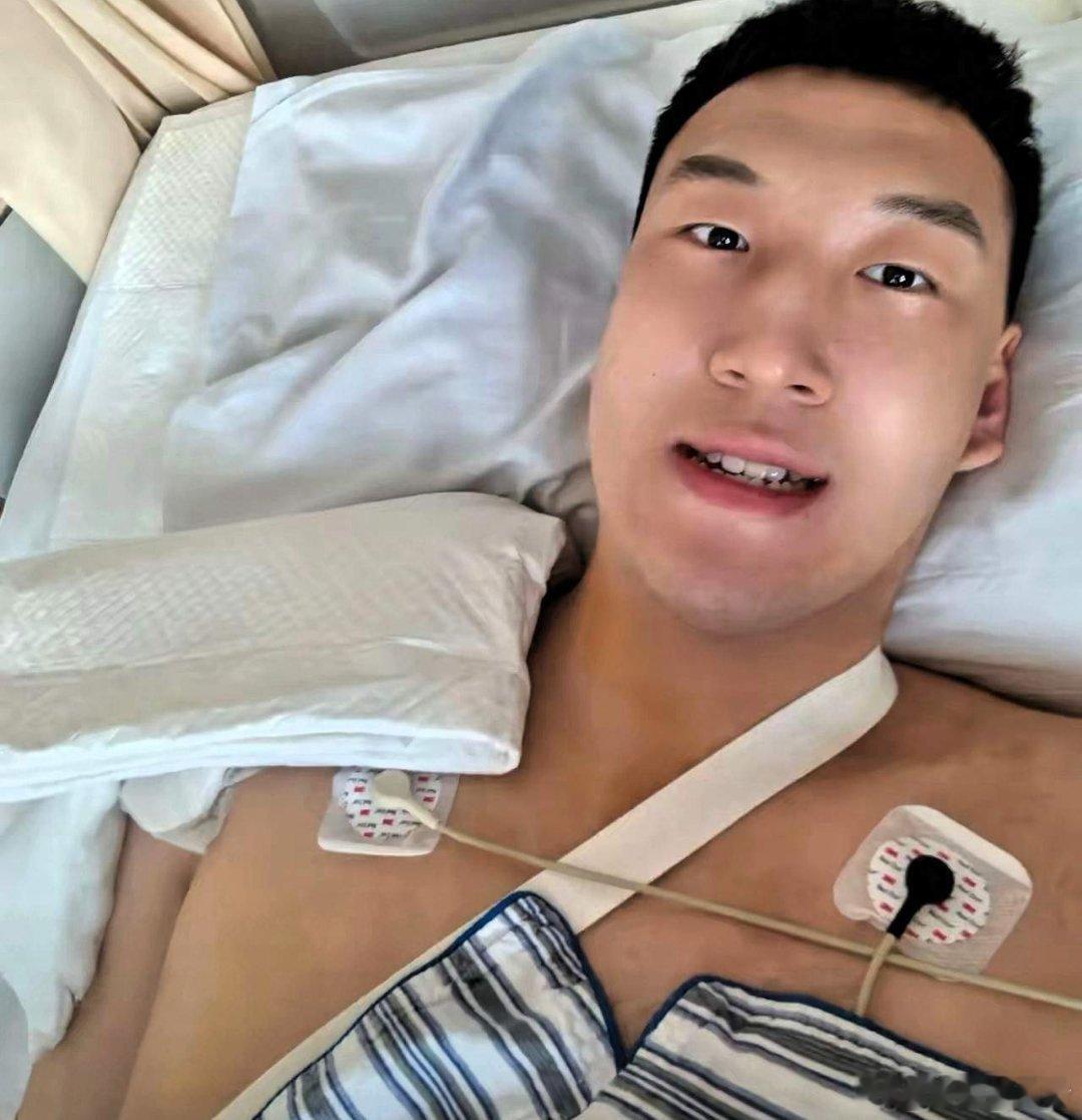 广东宏远男篮球员杜润旺肩膀是挥拳击打吴羽佳和迪亚洛整受伤的吗？还是跟杜峰学艺不精