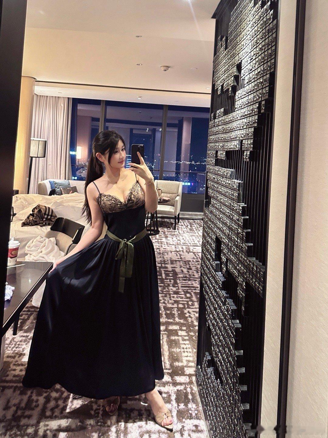 来南京给姐妹过生日咯  好激动 明天8个女生局 南京