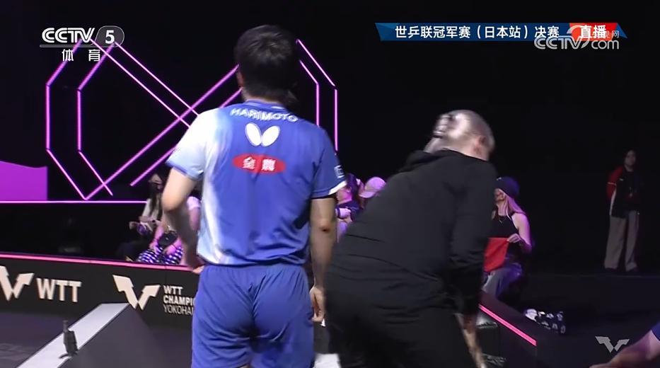 张本智和医疗暂停 王楚钦vs张本智和 这都按摩多久了[淡淡的][淡淡的][淡淡的