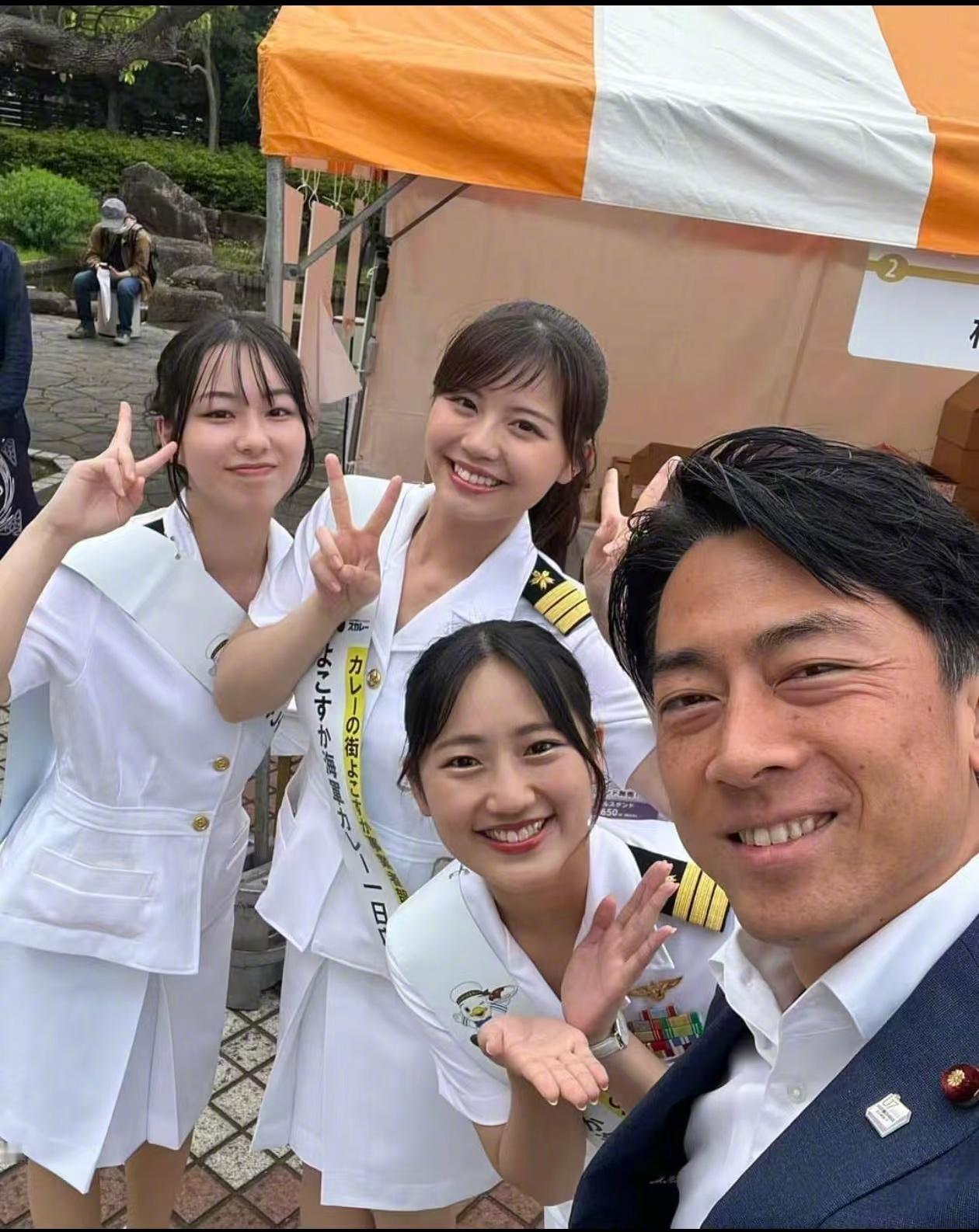 虽然爸爸小泉纯一郎当过首相，爷爷小泉纯也当过防卫厅长官，但日本新任防卫大臣小泉进