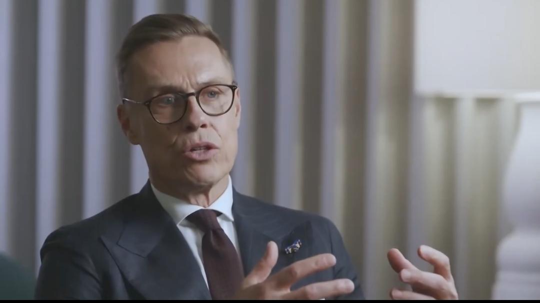 新闻快讯——芬兰总统亚历山大·斯图布表示，在“美国优先”政策框架下，美国外交政策