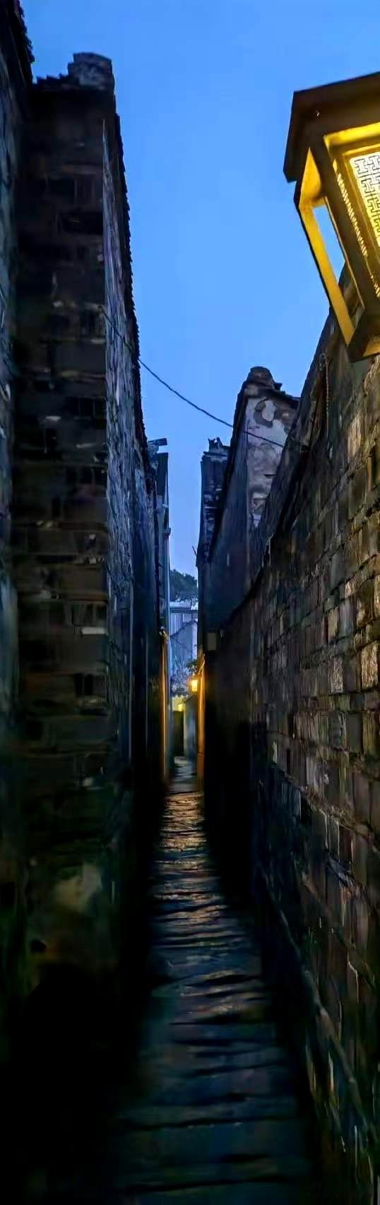 （原创）同里小记·响板弄
儿时是在那不堪岁月中度过，父亲因莫名其妙的罪名，被打倒