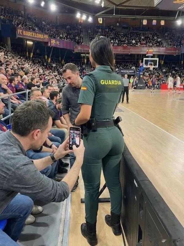 这样光天化日明目张胆的拍照，国外不违法吗