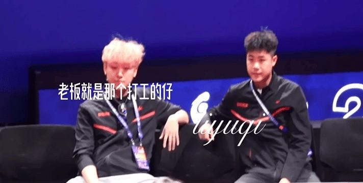 王cc草莓熊同步撇嘴！

王cc撇嘴草莓熊跟！

这默契值几个亿？

镜头里，王