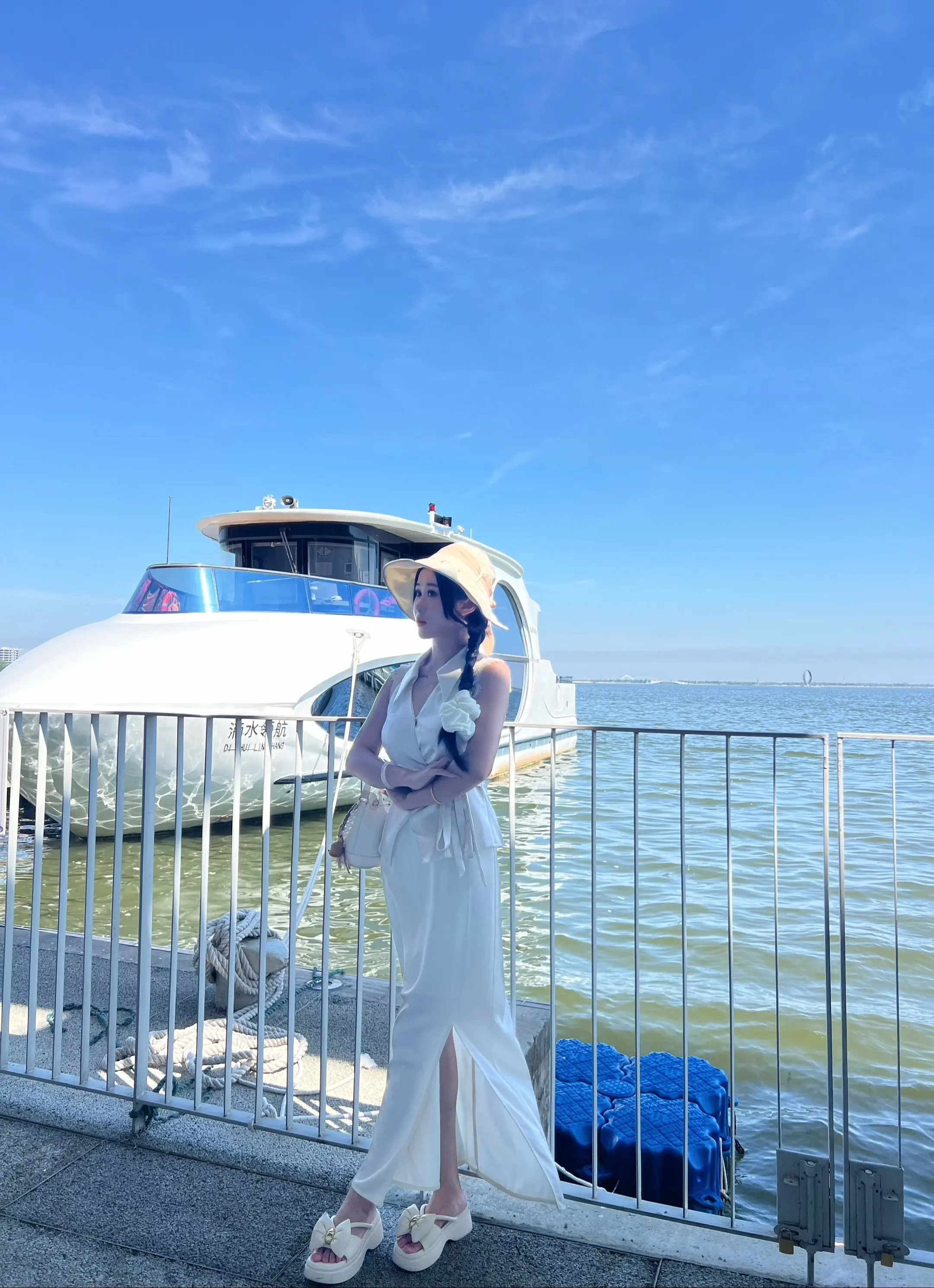 “你的心神又乱了，你该出去走走了，去找找解药，去找自己。”
