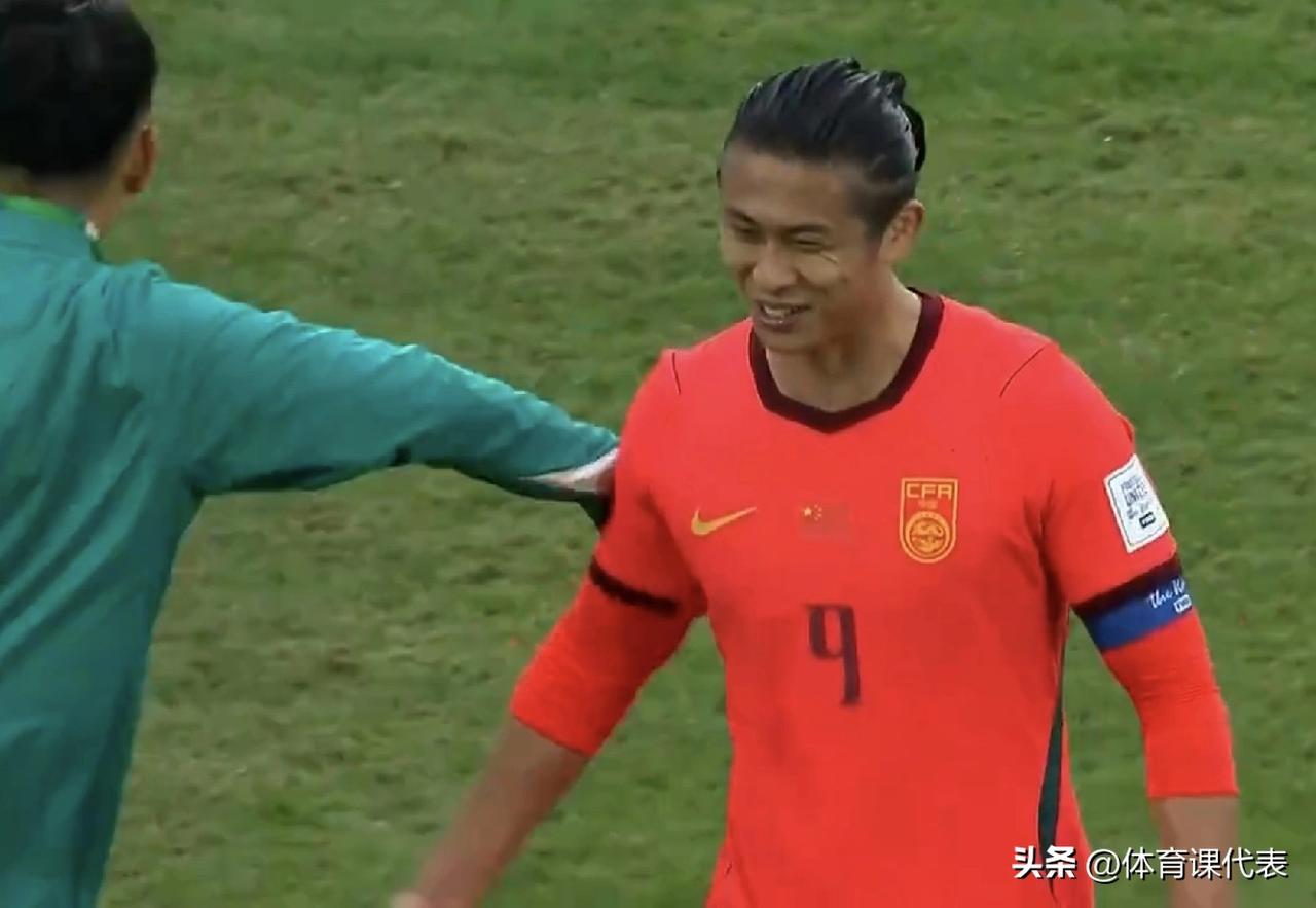 张玉宁一传一射，韦世豪凌空抽射展示脚法，中国男足2-0库拉索，邵佳一执教开门红！