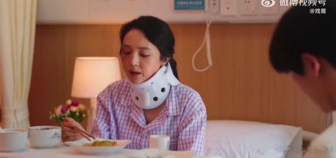 董璇张凌赫这把演坦白局这场坦白局看得我拳头都硬了！西太后怼人看似漫不经心，实则把