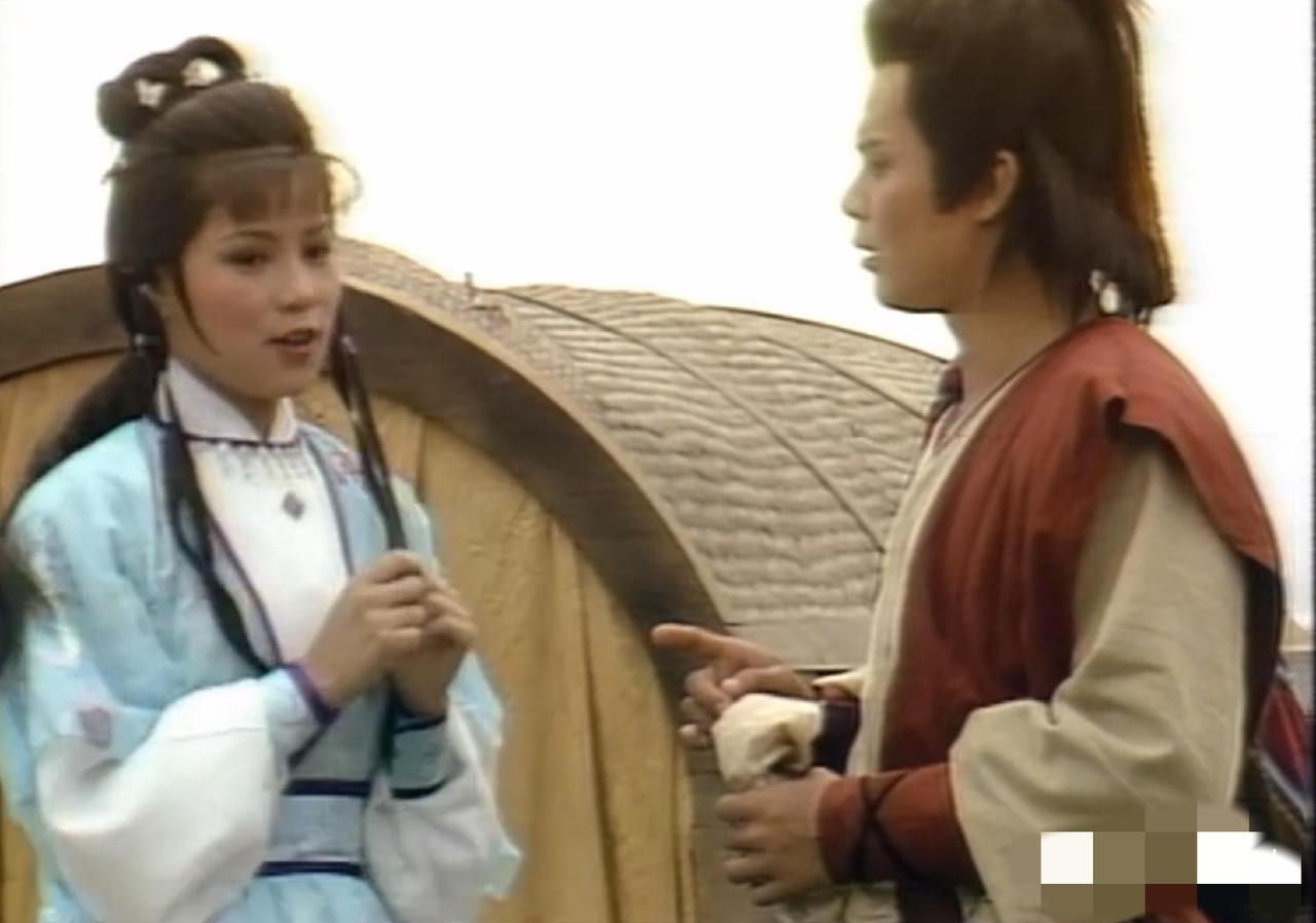 虽然叫的是人家靖哥哥，但我听得心里也美得很。古灵精怪的，鬼点子也多，即使是刁蛮起