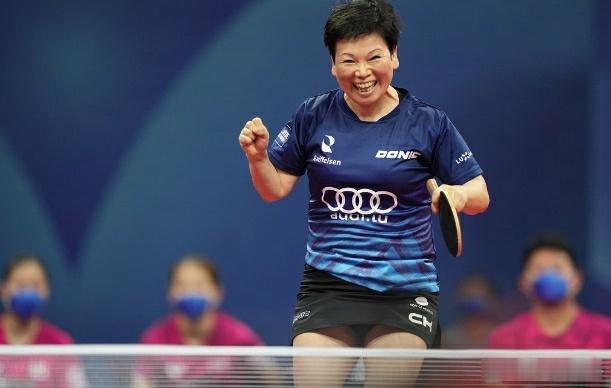 你30岁说老了人家60岁刚热身妈妈想看我打球所以我回来了 世界乒坛被两位“爷爷奶