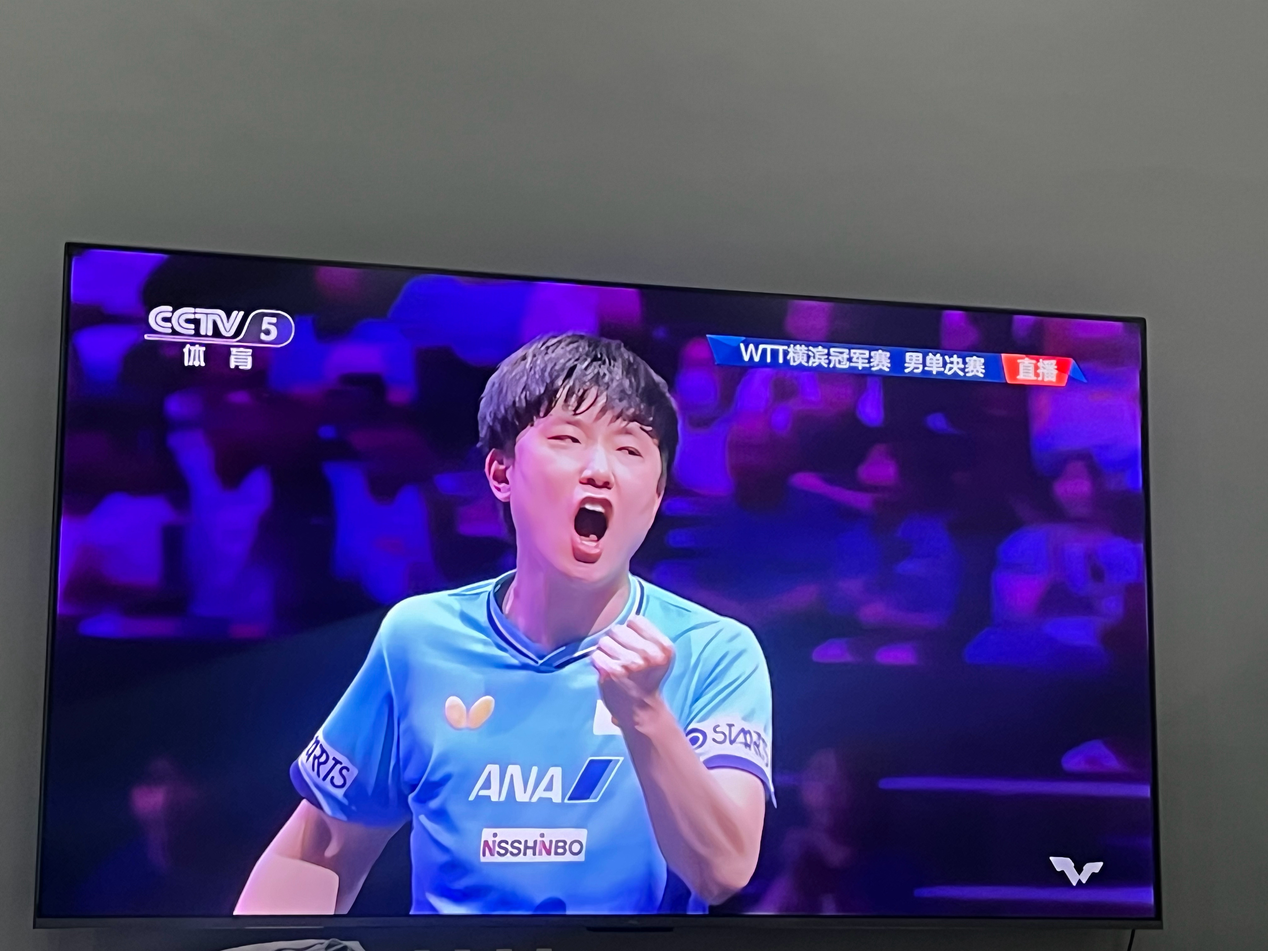 看球赛看得人垂头丧气！        男单早早就没看头了，因为没有我们的队员，决