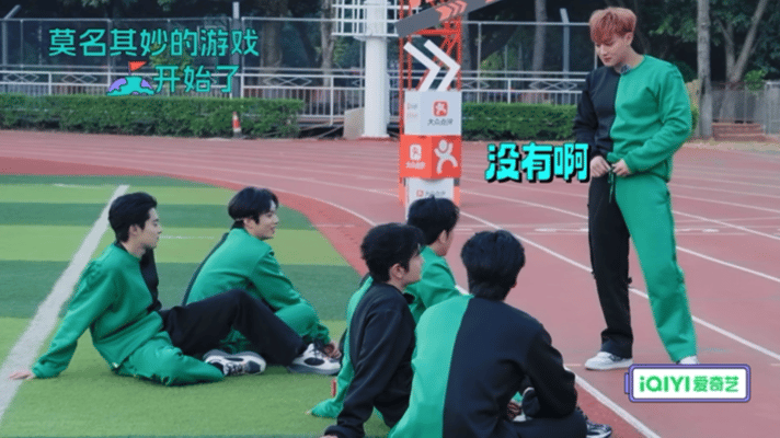 王鹤棣当黄子韬面说徐艺洋不好看宇宙闪烁请注意 救命！这节目效果绝了！于洋起头玩游