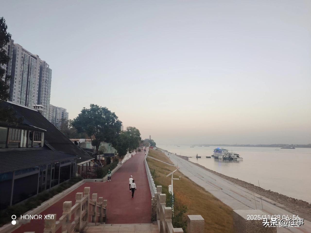 11月28日长江岸边晨练打卡