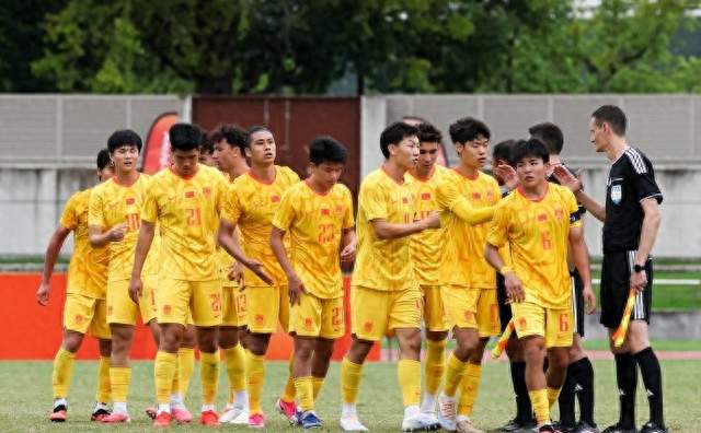 李昊2次扑点！铜牌，国足追平第二好成绩，这一刻等待了整整28年