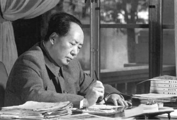 1960年初，中国、尼泊尔就珠穆朗玛峰归属问题再度展开谈判，但尼泊尔首相寸步不让