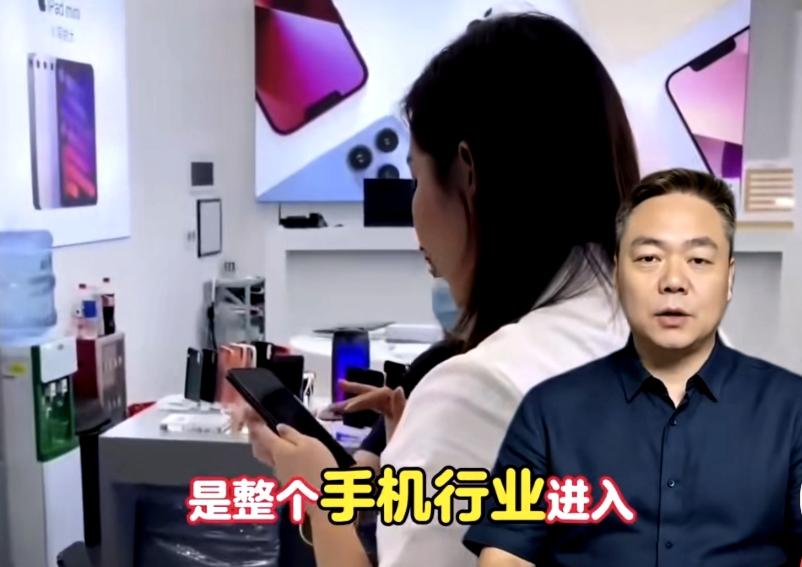 现在缴费就赠手机，手机还要涨价，听了好似笑话。拿个手机撑脸面的时代早己过时，真不