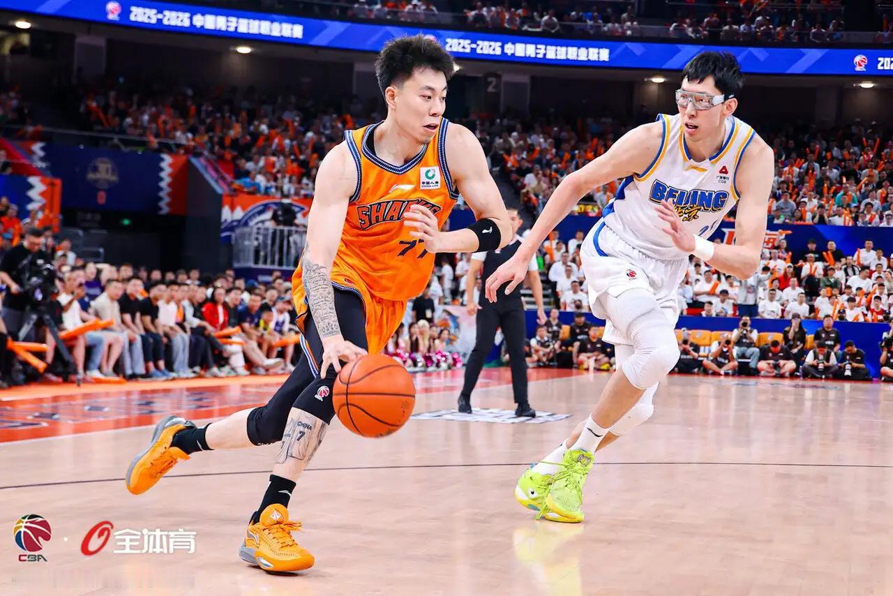 张镇麟拿过两个总冠军了吧，年龄也比曾凡博大，他比曾凡博强一点很正常。曾凡博最近刚