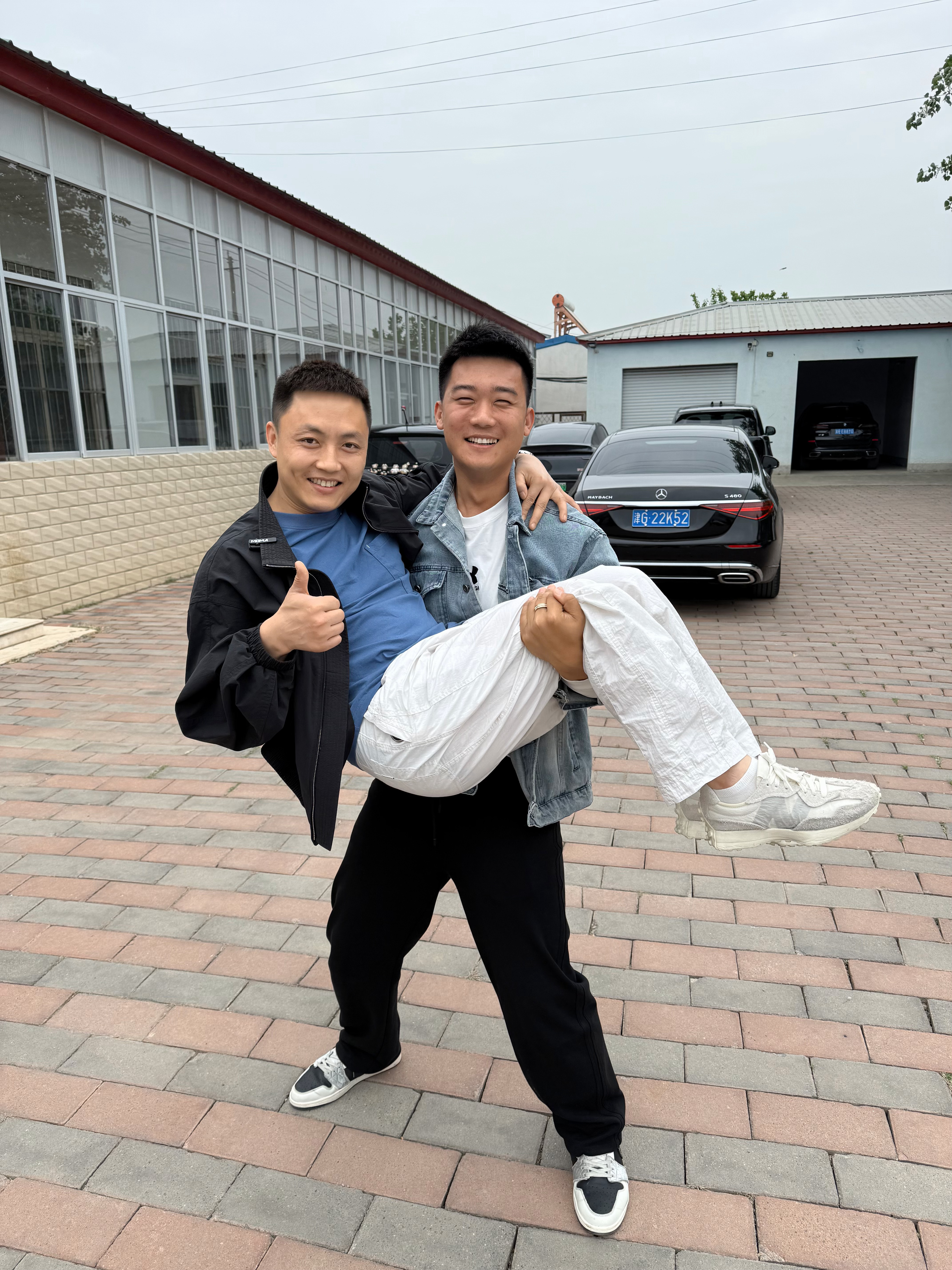 两广总督薛珍麒我替你们抱了[嘻嘻] ​​​