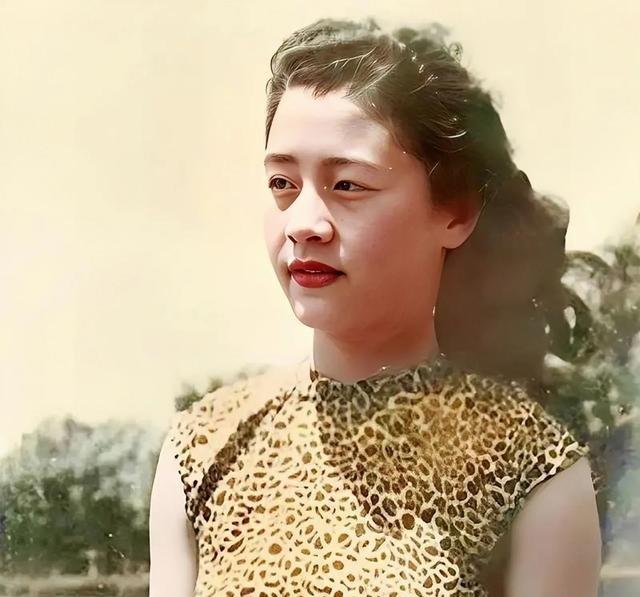 1943年，44岁的张大千看上了女儿14岁同学徐雯波，一见钟情。少女红着脸问：“