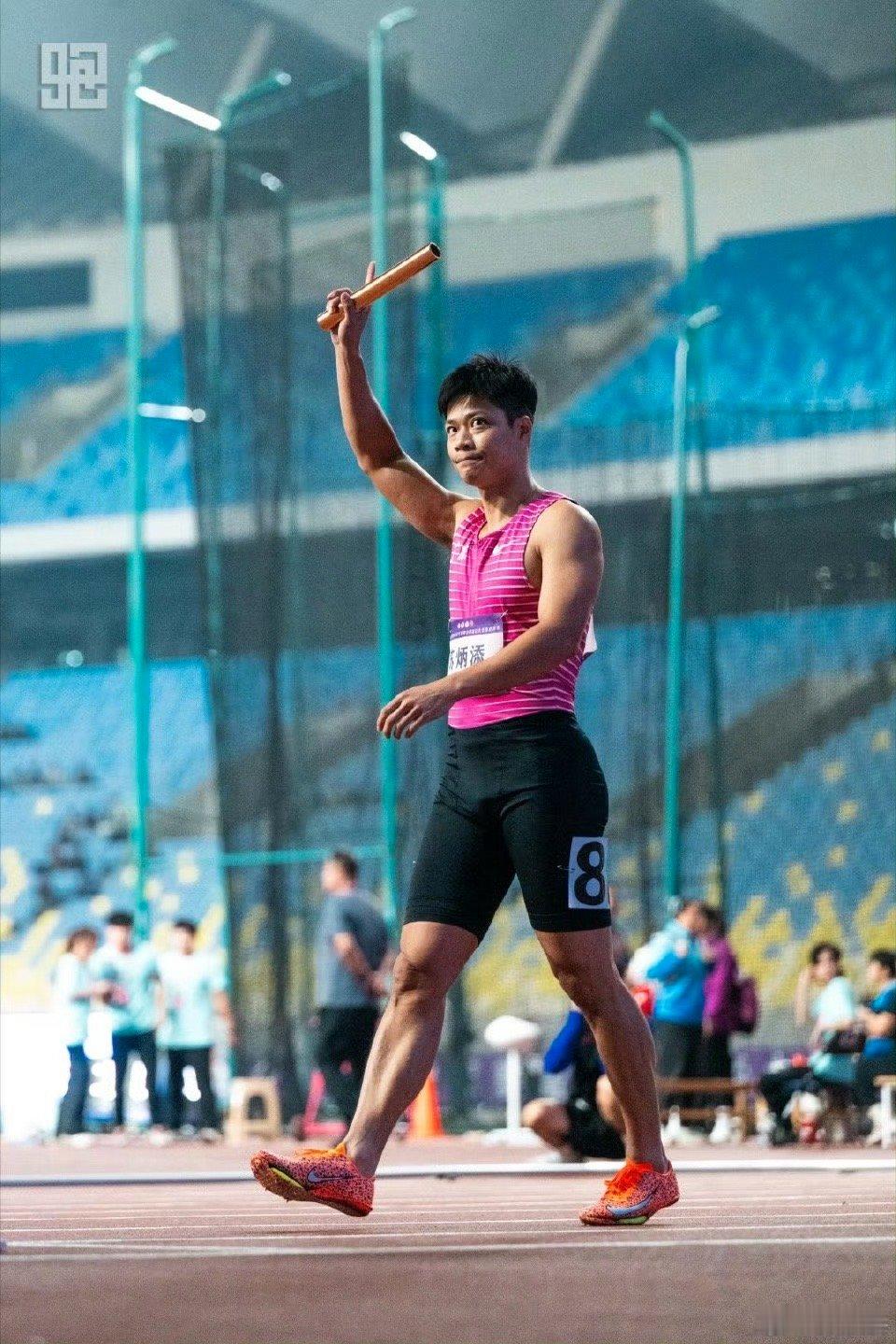 东京奥运会上，苏炳添半决赛9秒83的瞬间绝对可以写入中国奥运史上的经典瞬间，这无