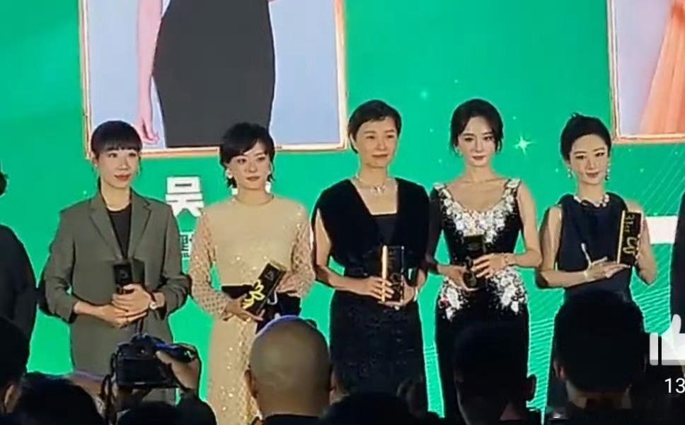 我紫今天穿的啥鞋啊，矮这么多