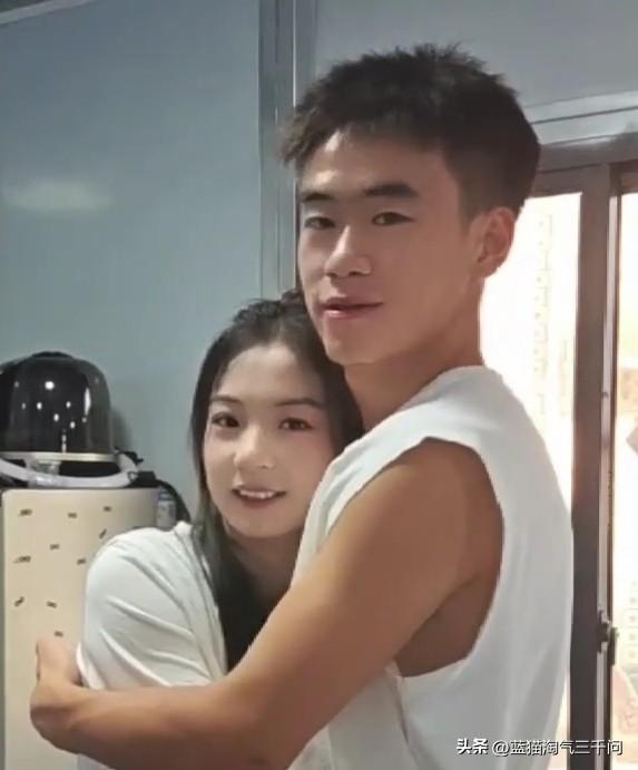 为什么十几二十岁的人，谈恋爱才是甜滋滋的。而年纪越大，附加元素就会更多，遇见爱的