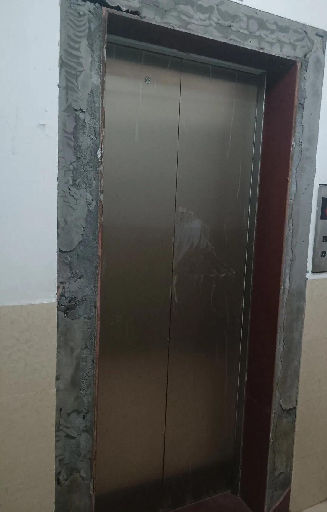 下班回家，一出电梯，晕了，早上上班好好的，回来电梯口大理石门框碎片了，这隔壁装修
