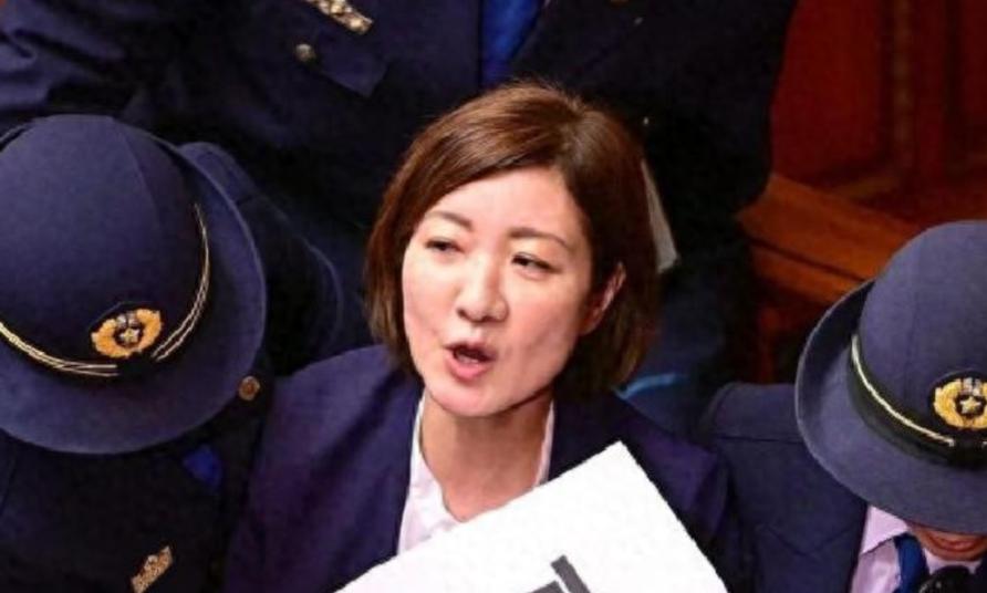 日本政坛炸锅！高层官员竟然在电视上公开警告，内阁正在秘密备战！一场可能将日本拖入