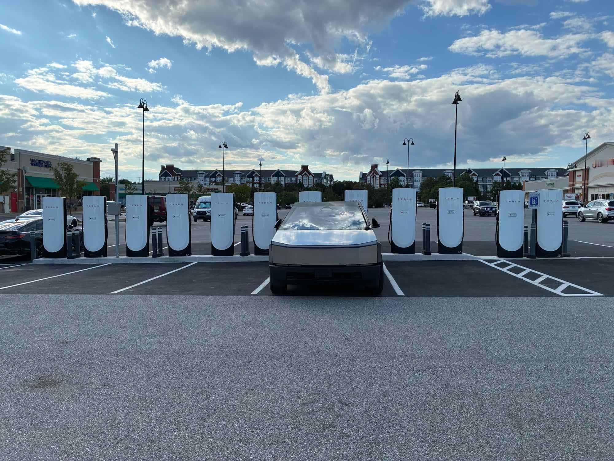 12月11日起，美国的宝马车主也可以使用特斯拉超充桩充电了～ 