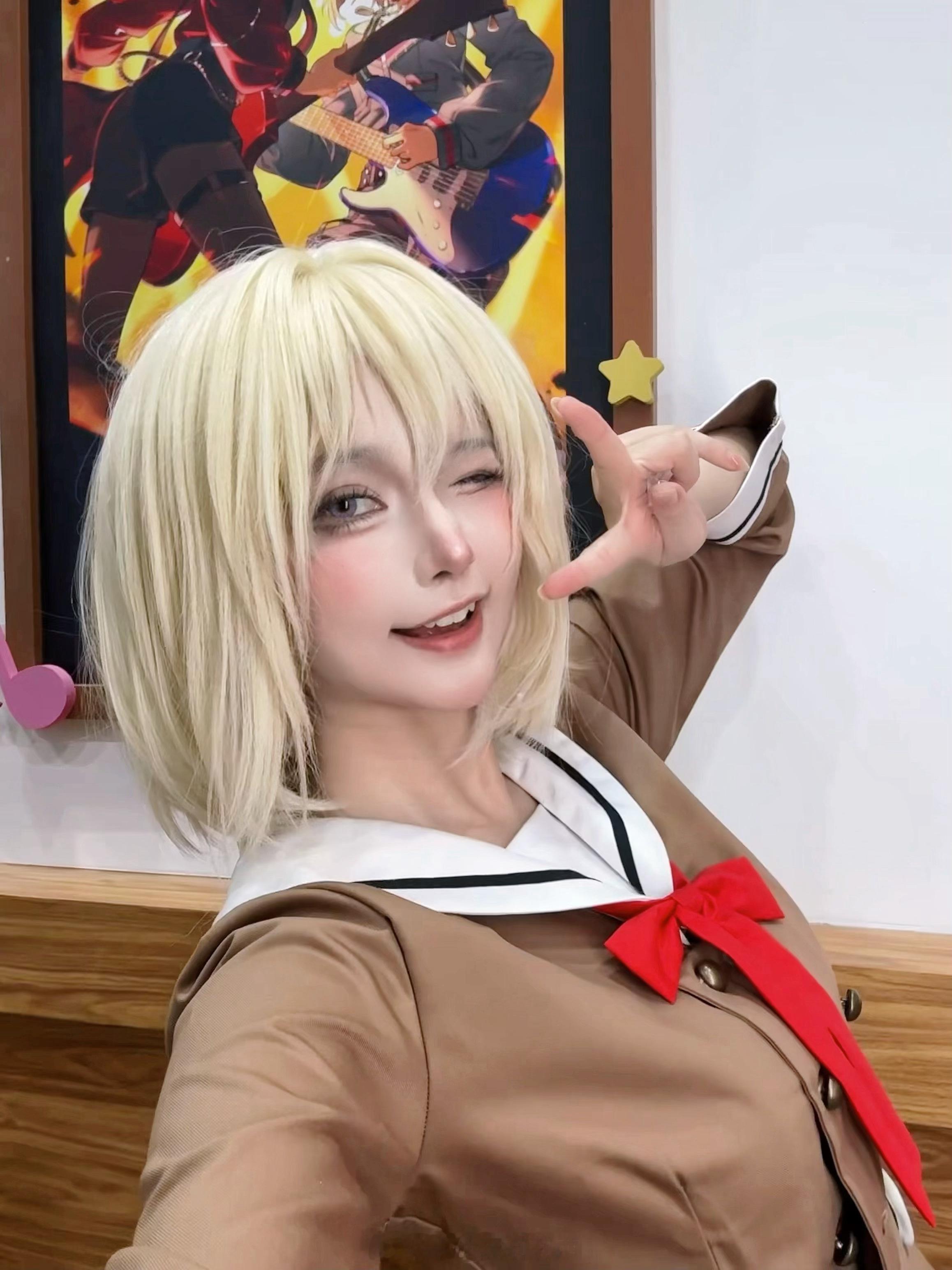bangdream  出了初华大人来bw的邦邦展台玩！！！同人区的画作都太好看了
