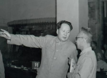 为什么有一些人，在战争年代对毛主席无比崇拜，建国后却对他不满？因为毛主席没有让他