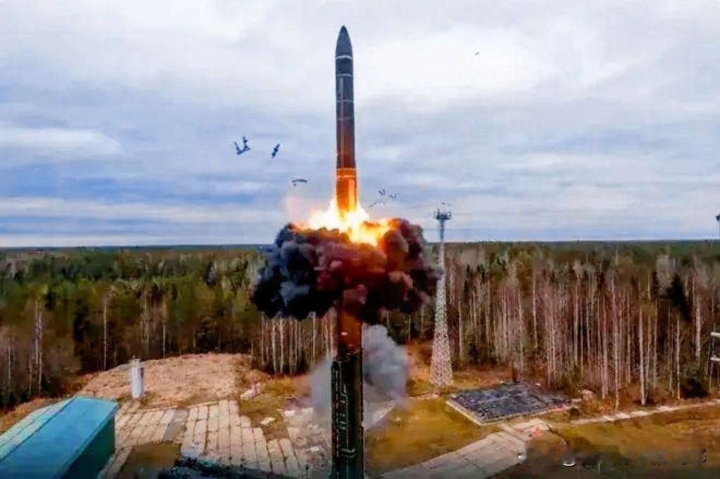 普京被“斩首”后，俄罗斯直接掀桌子：洲际导弹打乌克兰，中美都提前接到电话
 
这