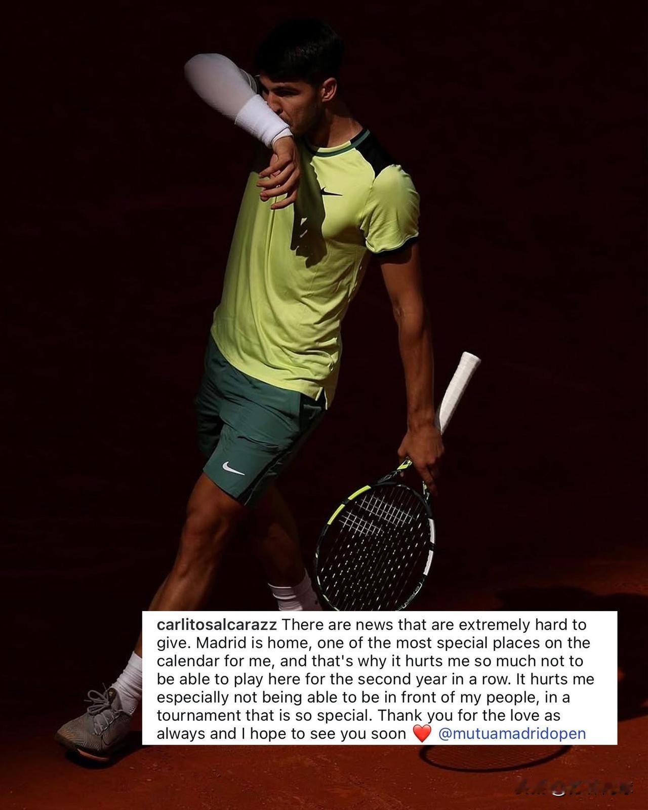 果不其然
巴塞罗那中途退赛的阿卡拉斯，
刚刚宣布退出马德里大师赛。
辛纳迎来红土