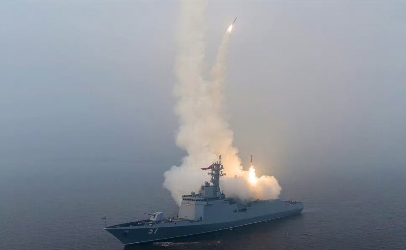 自强！【军事 朝鲜🇰🇵崔贤号护卫舰成功进行了战略巡航导弹试射】 